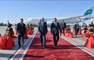 Токаев начал визит в Кыргызстан