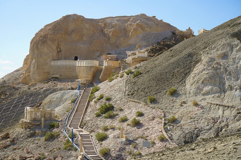 Подземная мечеть Бекет-Ата
