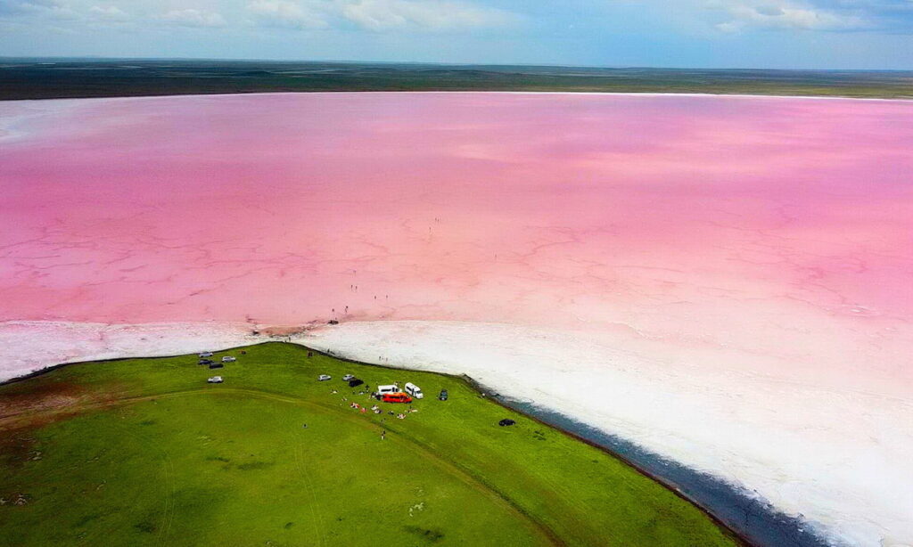 Розовое озеро Кобейтуз: природная жемчужина Казахстана