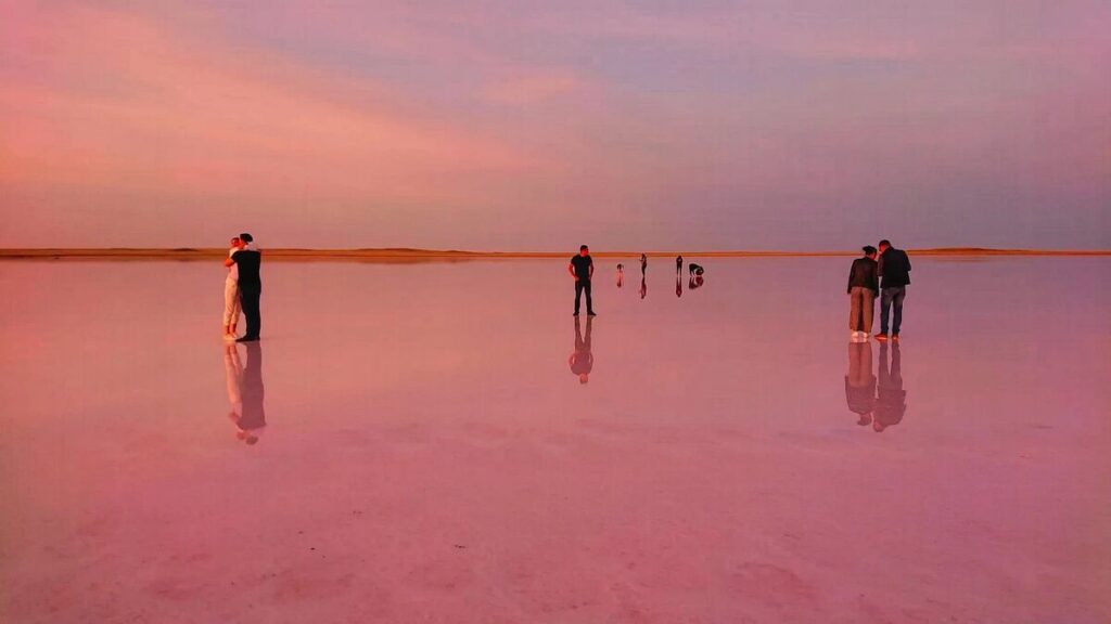 Розовое озеро Кобейтуз: природная жемчужина Казахстана