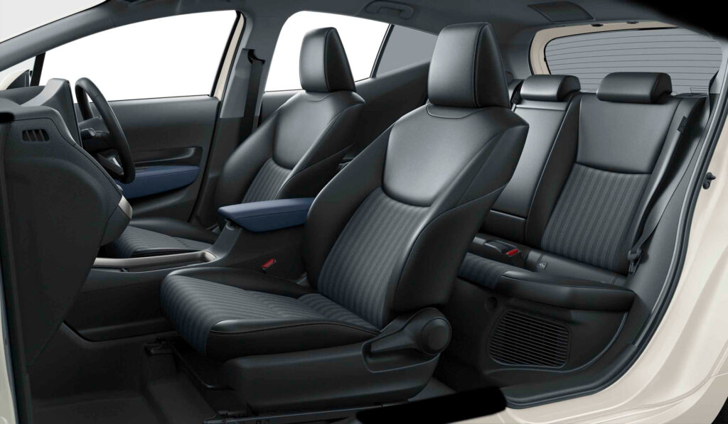 Toyota Aqua 2025, обновлённый гибрид с дизайном от Prius