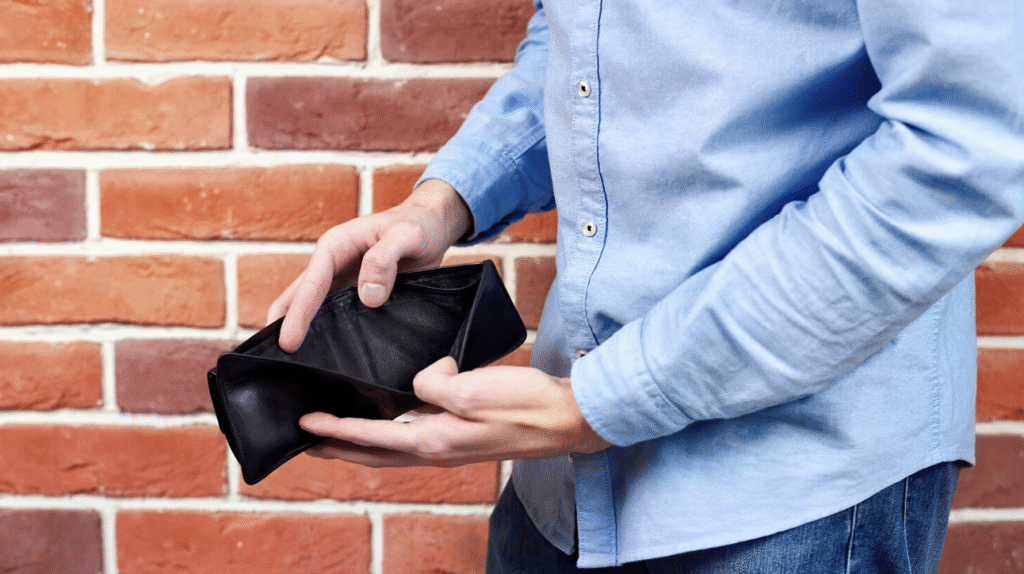 Более 100 тысяч казахстанцев рискуют лишиться пенсий и пособий