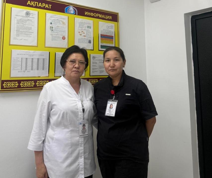 Медсёстры из Алматы спасли пассажира во время международного авиарейса