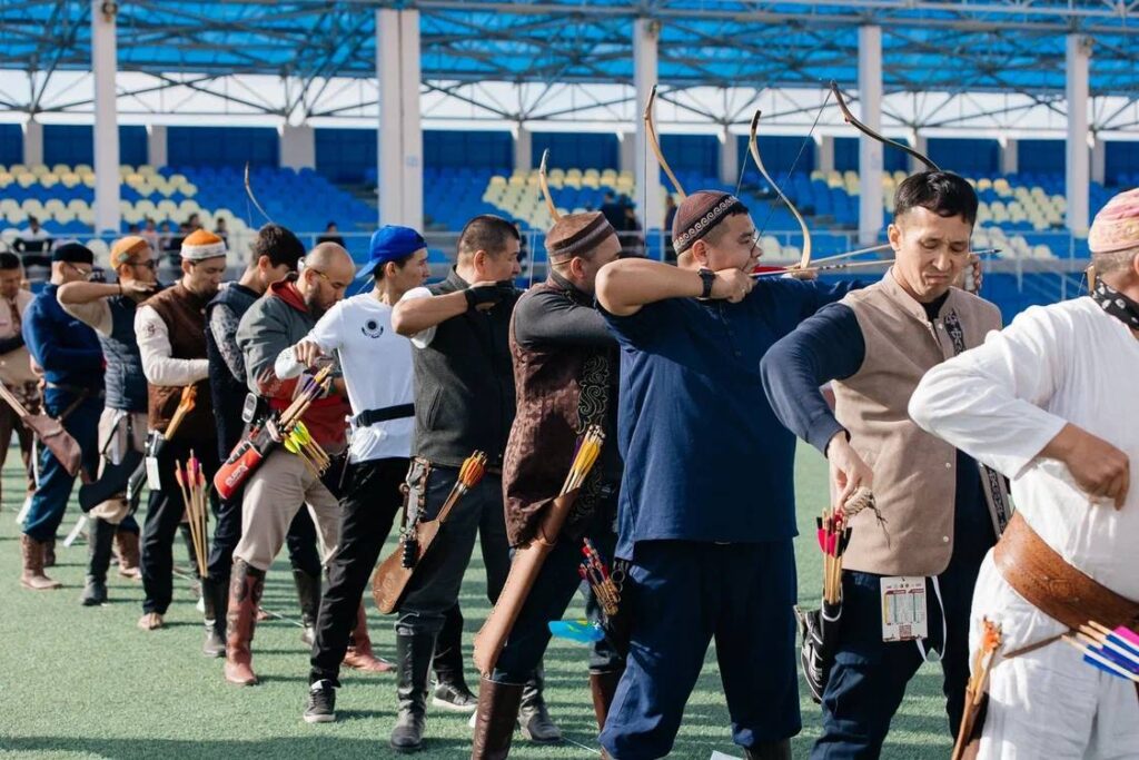 В Жылыойе стартовал республиканский турнир по стрельбе из лука