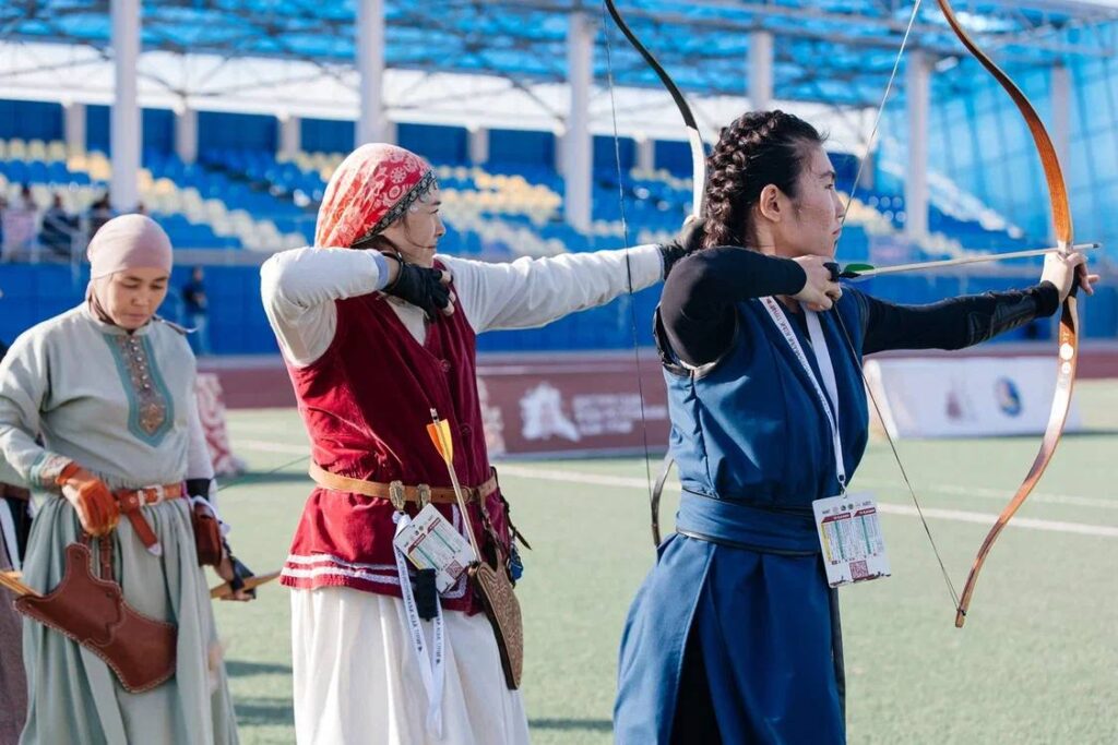 В Жылыойе стартовал республиканский турнир по стрельбе из лука