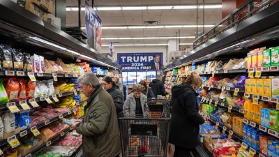 Дональд Трамп отменил повышенные импортные пошлины