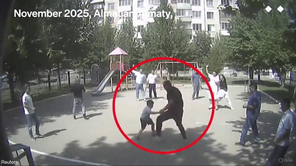 Алматы мужчина разогнался и пнул ребёнка