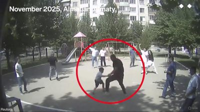 Алматы мужчина разогнался и пнул ребёнка