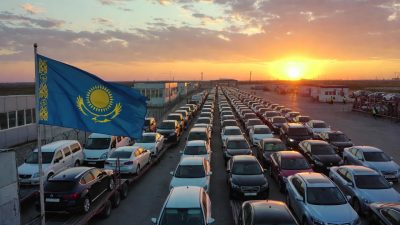 Казахстан резко повышает утильсбор на авто из РФ и Беларуси