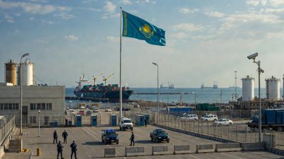 Токаев поручил усилить защиту аэропортов и морских портов